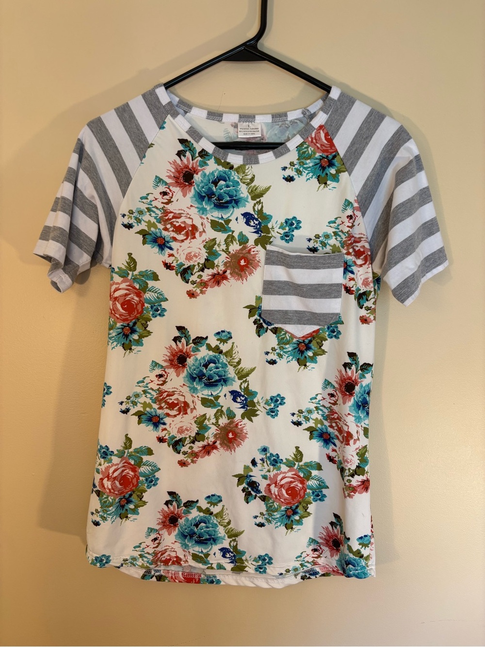 Floral Raglan Short Sleeve Tee with Striped Pocket - White/Gray